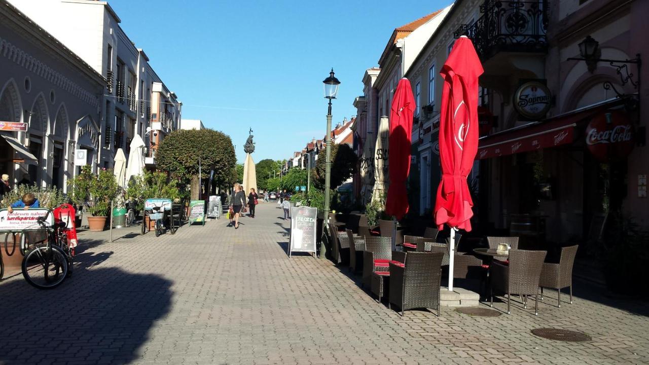 Promenad Apartman Могач Екстер'єр фото